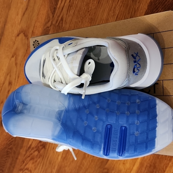 NWT Air Max Motif sneaker in box - Picture 6 of 8